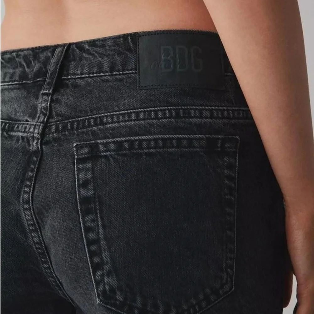 NWT BDG TORI MID RISE DENIM JORT, WASHED BLACK, WOMENS, SIZE 34